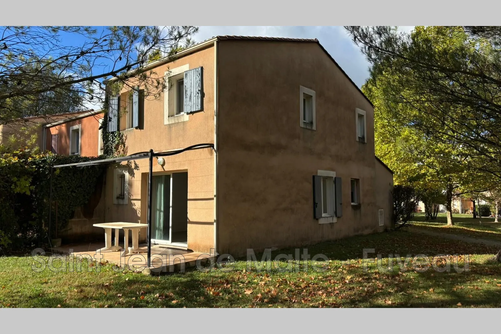 À vendre maison T4 de 87 m² à Fuveau avec piscine et terrasse 