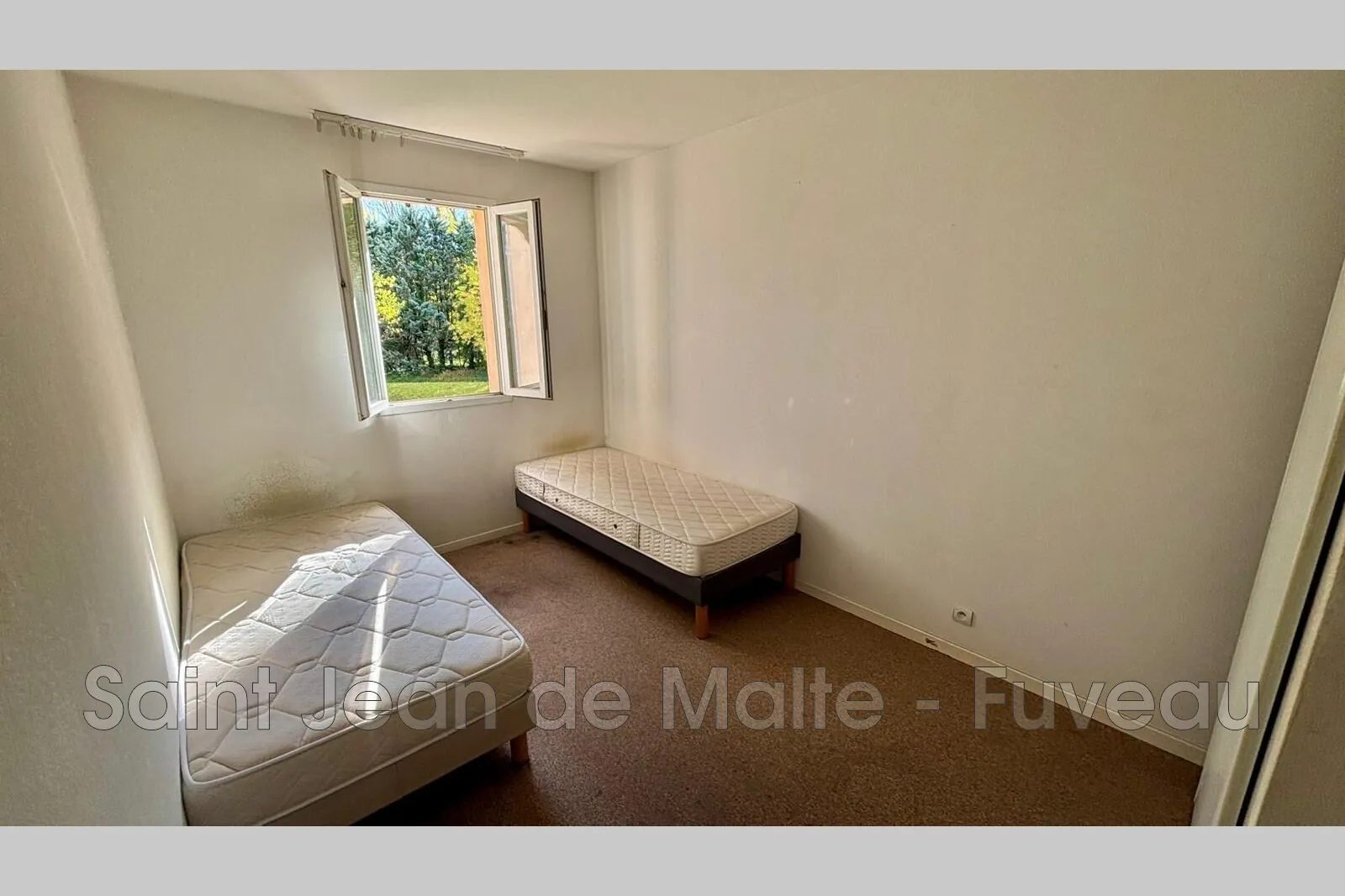 À vendre maison T4 de 87 m² à Fuveau avec piscine et terrasse 