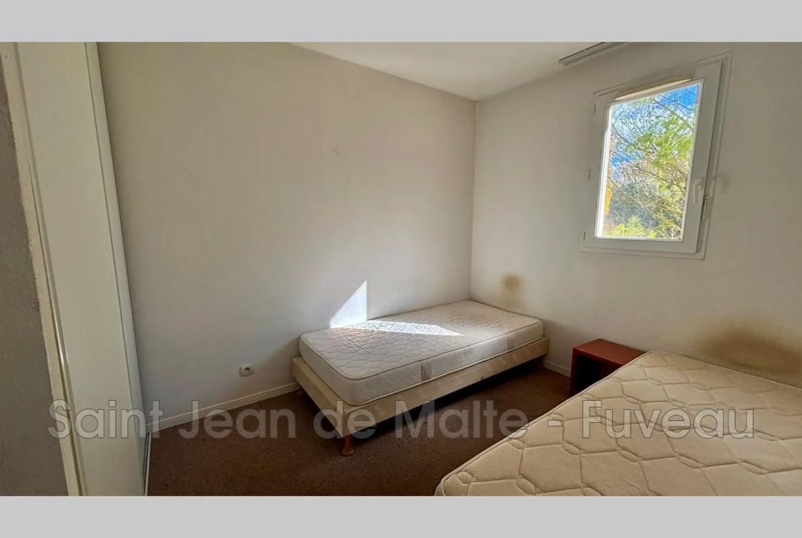 À vendre maison T4 de 87 m² à Fuveau avec piscine et terrasse 