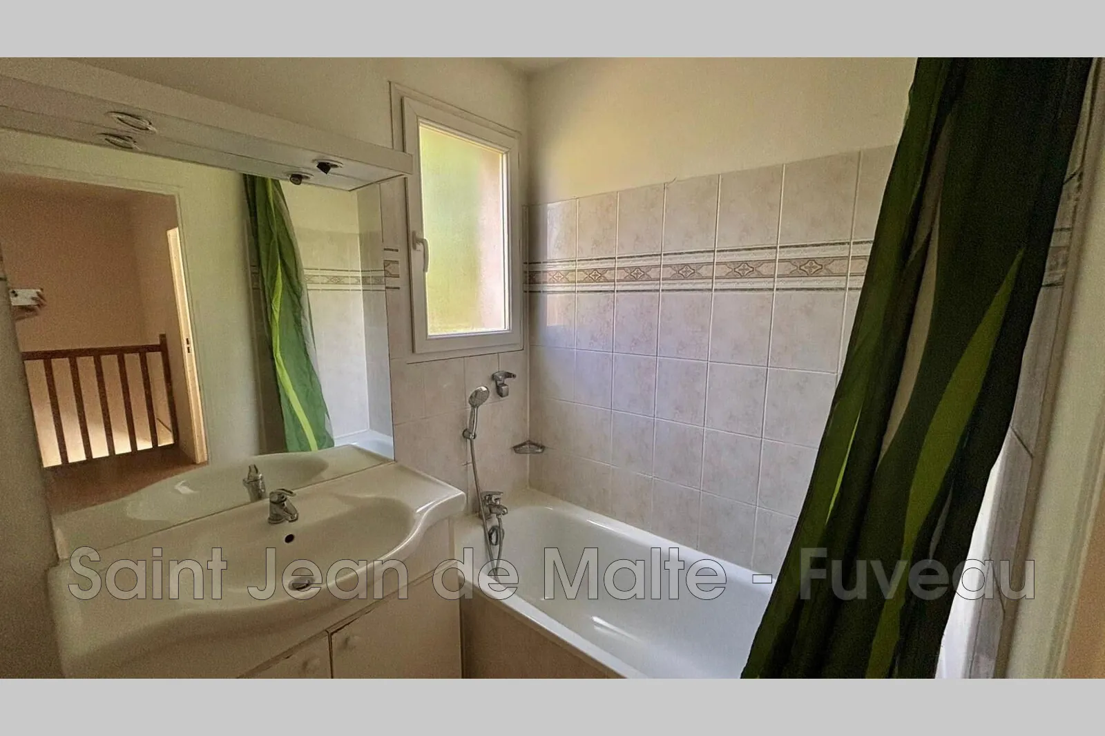 À vendre maison T4 de 87 m² à Fuveau avec piscine et terrasse 