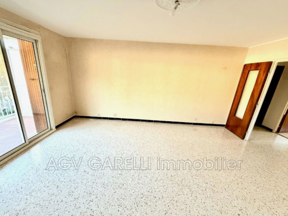 Appartement 3 pièces avec terrasse et cave à Toulon - Sécurité et confort
