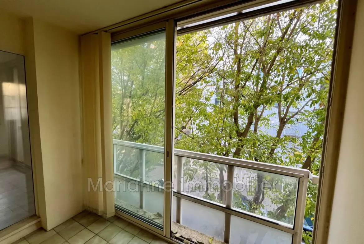 À vendre appartement 3 pièces à Montpellier Antigone - 70m² avec parking et terrasse 