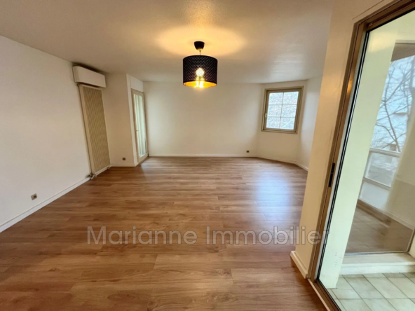 À vendre appartement 3 pièces à Montpellier Antigone - 70m² avec parking et terrasse