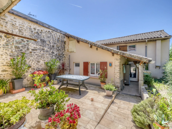 Charmante maison en pierre avec atelier à Montguyon, 81 m² habitables