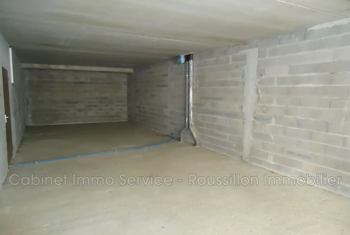 Local commercial brut de 54,68 m² à Céret dans la résidence des Tins 