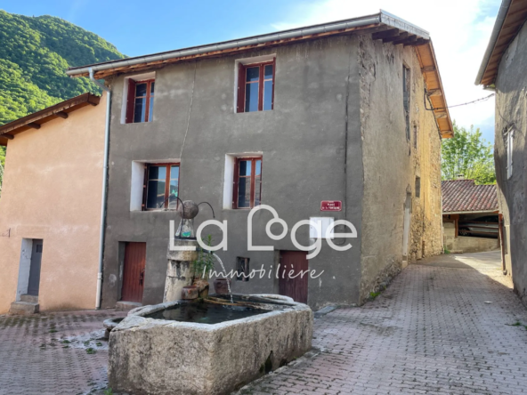 Maison de village à rénover à Gigors - 75 m², caves et potentiel authentique