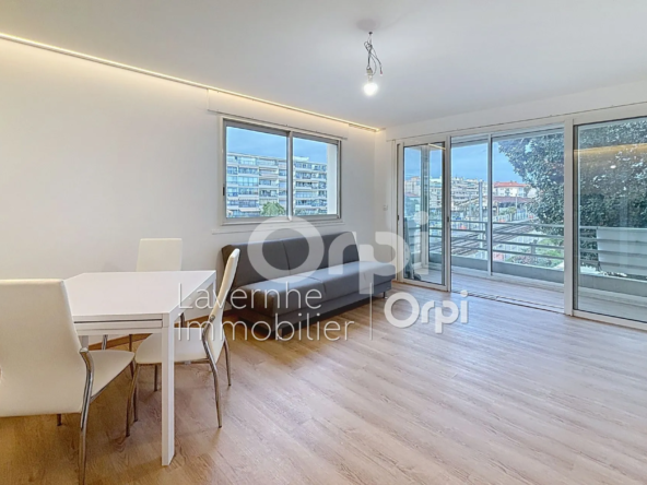 Studio à vendre face aux plages de Golfe Juan – 33 m² avec loggia