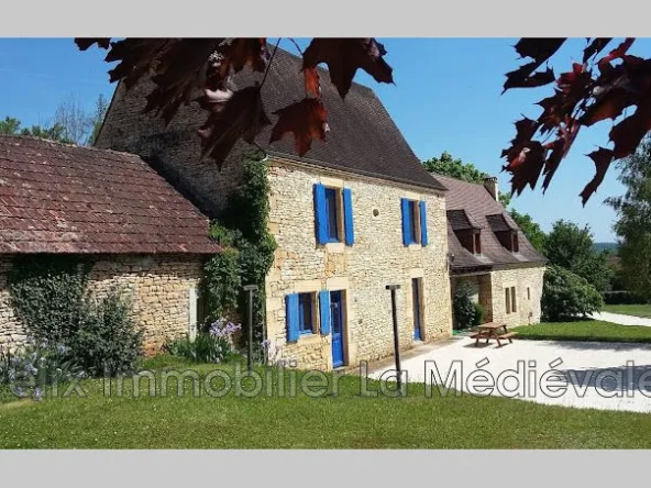 Maison périgourdine avec dépendances à vendre près de Sarlat