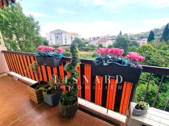 Charmant appartement de 3 pièces avec terrasses, garage et cave à Vallauris