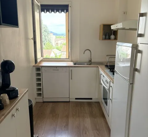 Appartement T4 lumineux avec balcon à Bourgoin-Jallieu en centre-ville