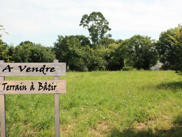 Terrain constructible de 404 m² à Sarzeau, près de la plage de Landrezac