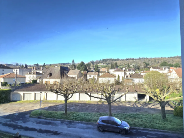 Appartement de 97 m2 avec 2 chambres à Sarlat-la-Canéda, proximité centre-ville