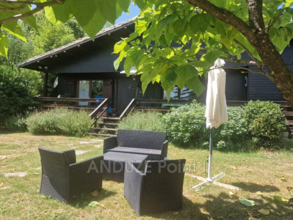 Maison en bois à vendre à Anduze avec séjour lumineux et garage