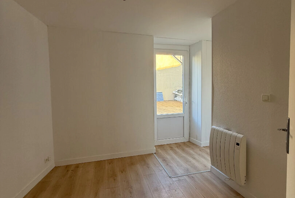 Appartement T2 rénové avec terrasse à Saint-Brieuc en vente 