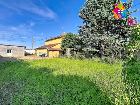 Maison à vendre à Roanne avec terrain, 3 chambres, garage et proximité de la Loire