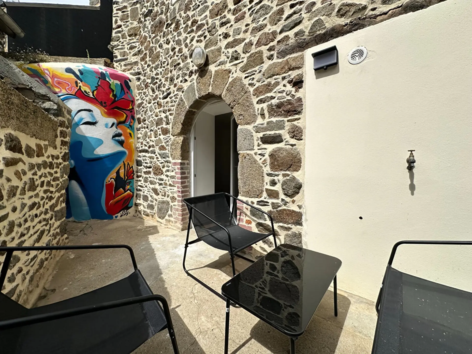 Investissement locatif de qualité au centre de Saint-Brieuc avec 3 chambres et cour privée 