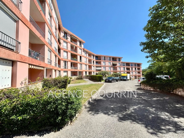 A vendre appartement 2 pièces de 62 m² à Grasse avec loggia, parking, cave