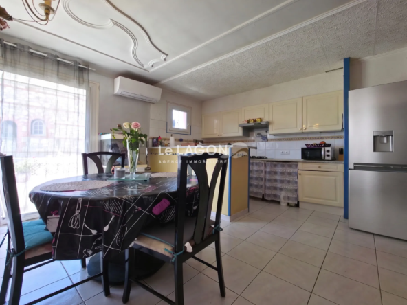 Appartement T3 à rénover à Saint-Cyprien-Plage avec terrasse et balcons
