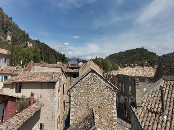 Achat maison de village rénovée de 74 m² à Riez, secteur touristique et dynamique
