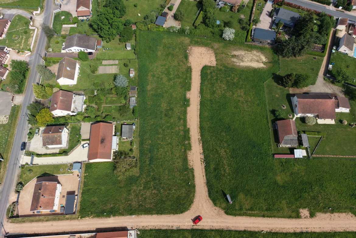 Terrains constructibles à Vendat - Centre-bourg, plusieurs superficies et prix 