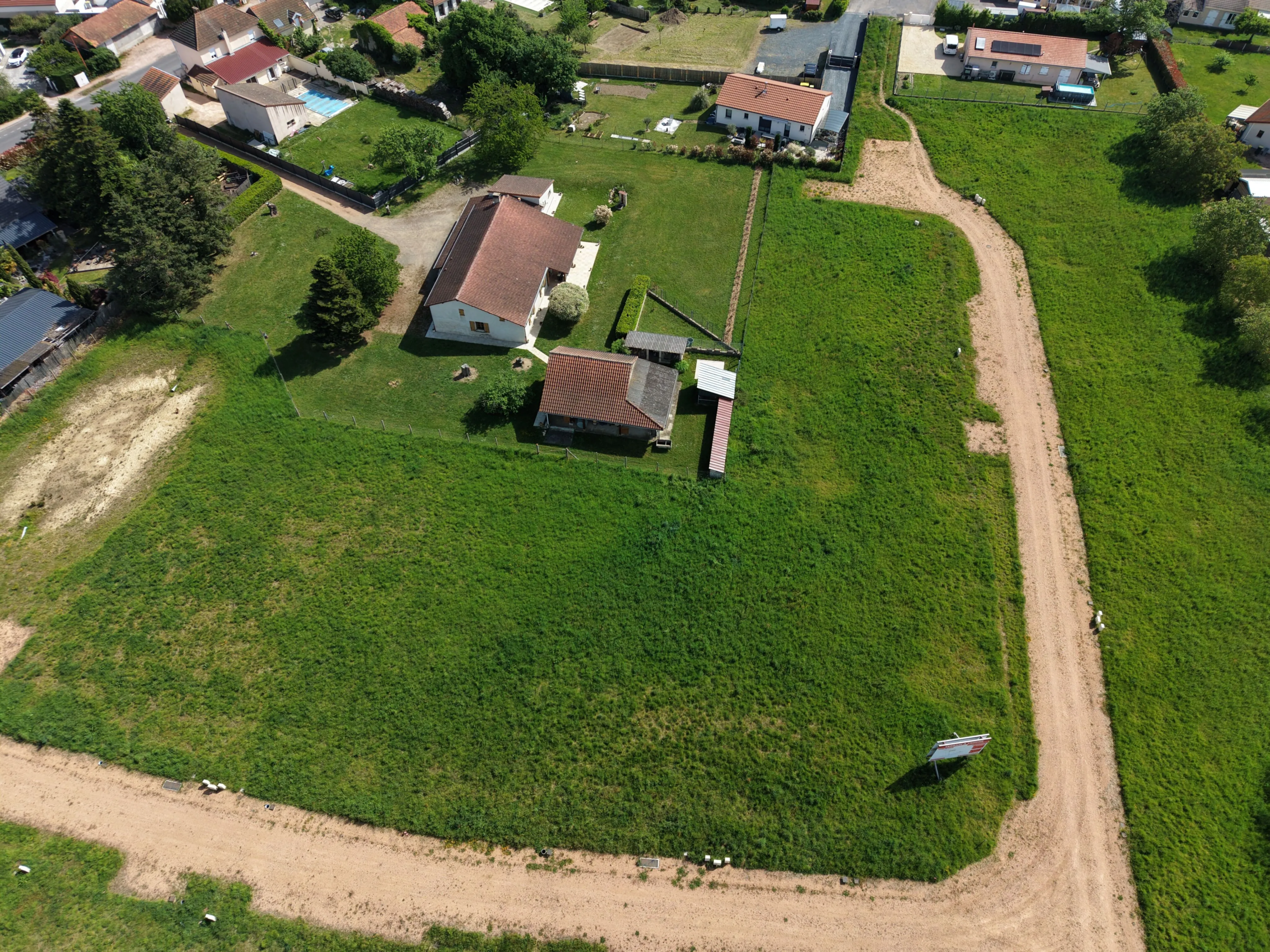 Terrains constructibles à Vendat - Centre-bourg, plusieurs superficies et prix 