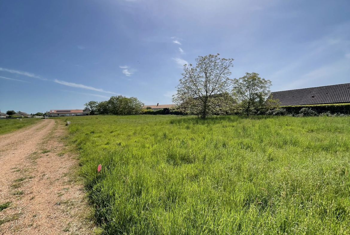 Terrains constructibles à Vendat - Centre-bourg, plusieurs superficies et prix 
