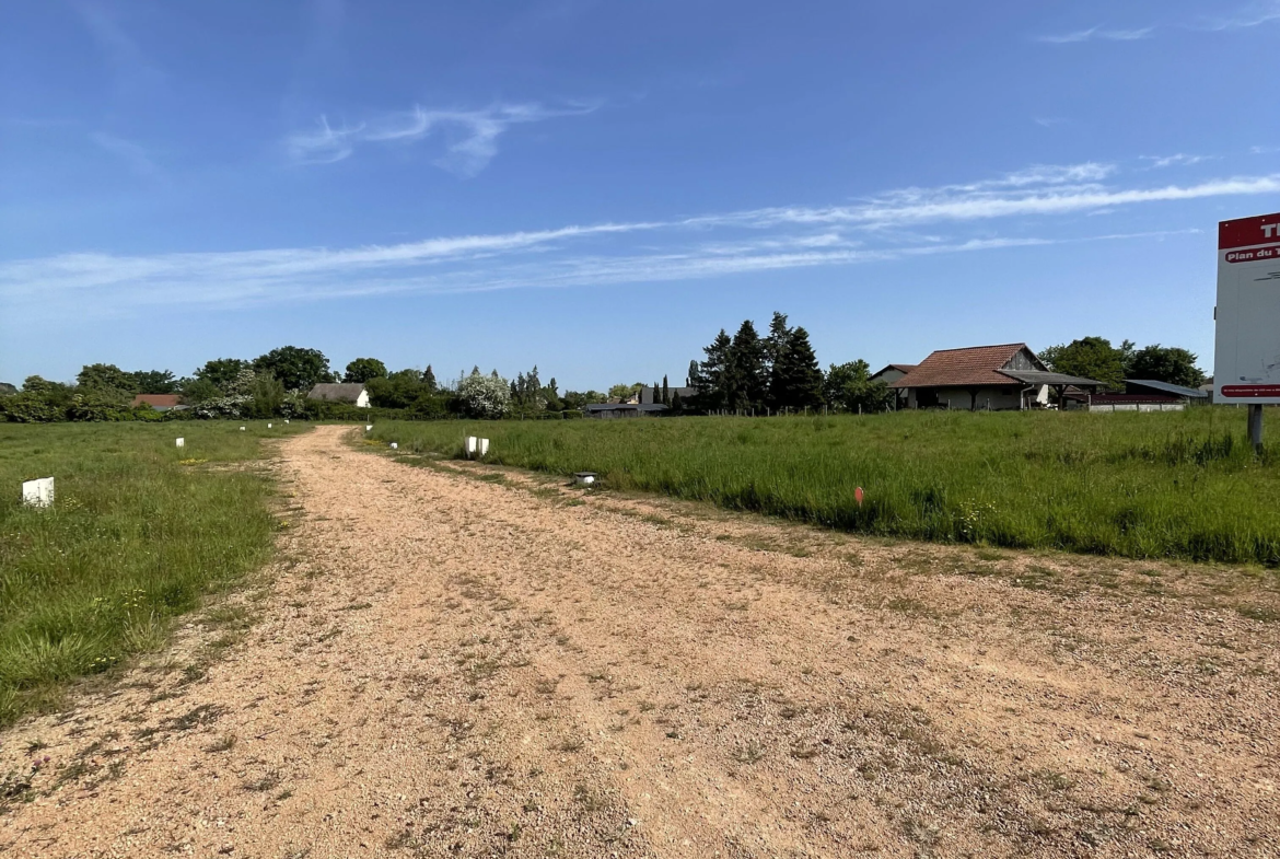 Terrains constructibles à Vendat - Centre-bourg, plusieurs superficies et prix 