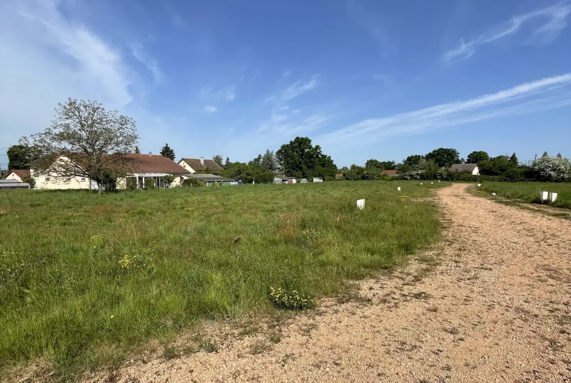 Terrains constructibles à Vendat - Centre-bourg, plusieurs superficies et prix 