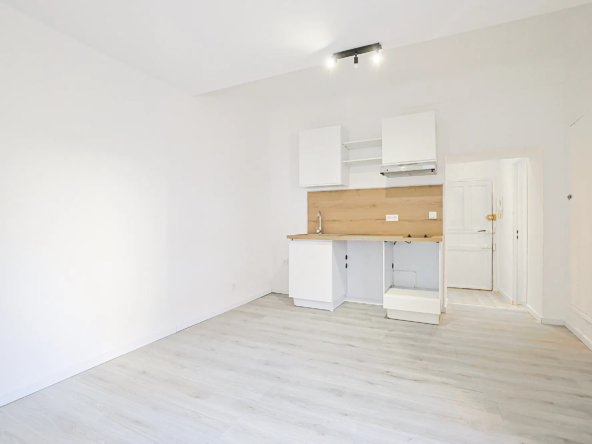 Appartement T2 rénové de 32m² avec balcon à Solliès-Pont