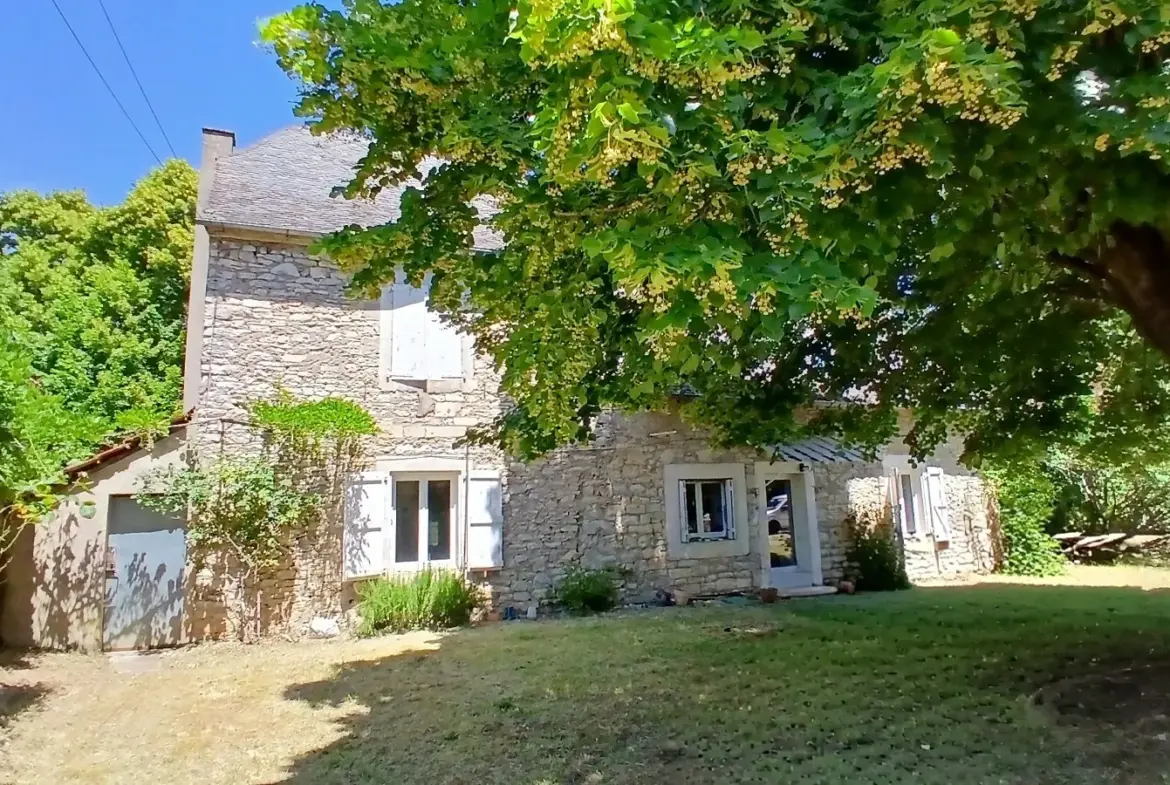 Authentique maison en pierre à Martel avec dépendances et jardin 