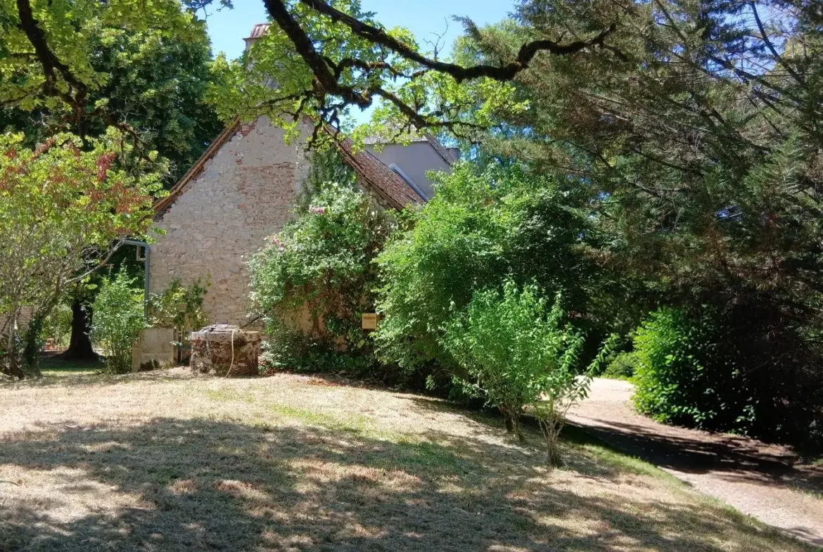 Authentique maison en pierre à Martel avec dépendances et jardin 