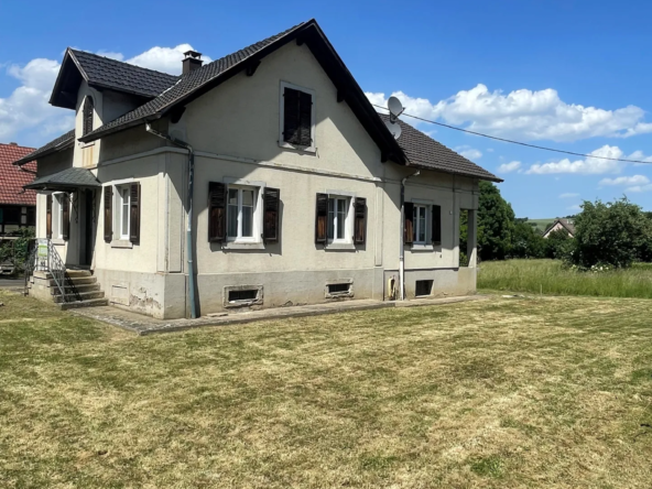 Charmante maison de 135 m² à Aspach avec Garage, Terrain et Potentiel de Renovation