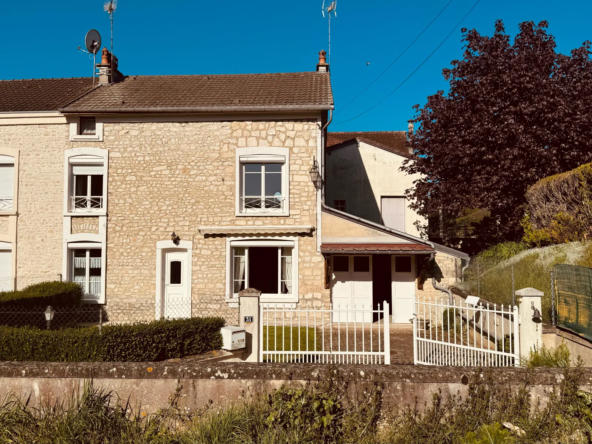 Charmante maison en pierres apparentes à Épineuil - 3 chambres, jardin, garage, idéale résidence ou investissement