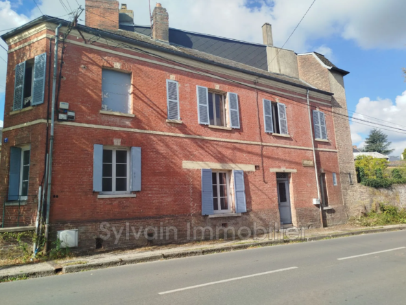 Maison de ville à rénover à Aumale - Opportunité d'investissement ou première acquisition