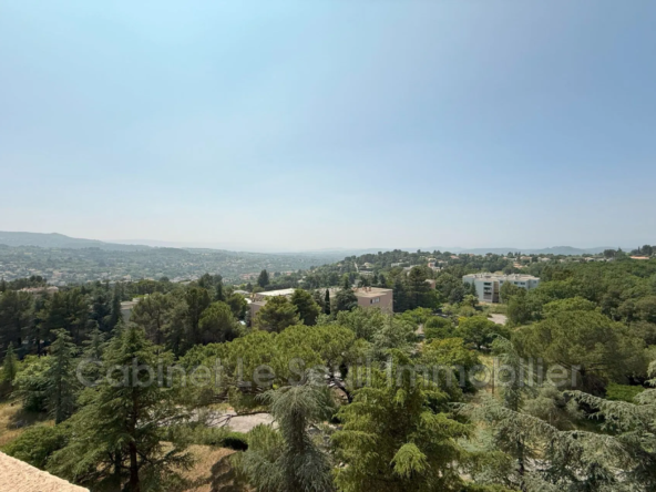 Apt Appartement T3 de 63 m² à vendre au 7ème étage avec vue sur le Luberon