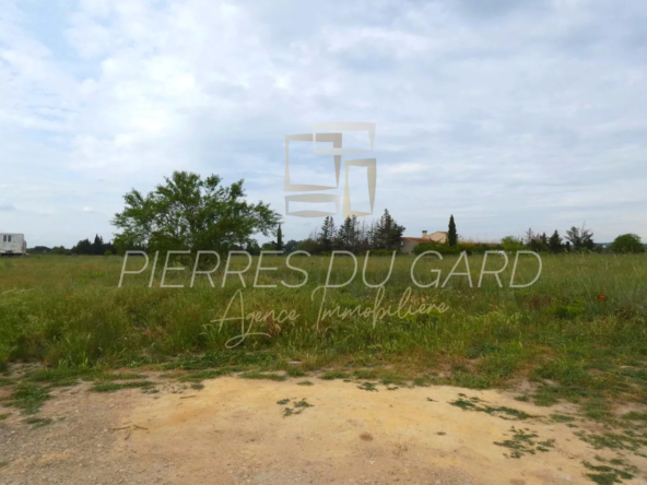 Terrain constructible à Sernhac de 1500 m² avec permis valable en 2024