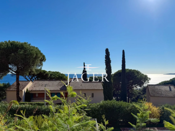 Studio rénové avec vue mer, piscine et parking à Sainte-Maxime