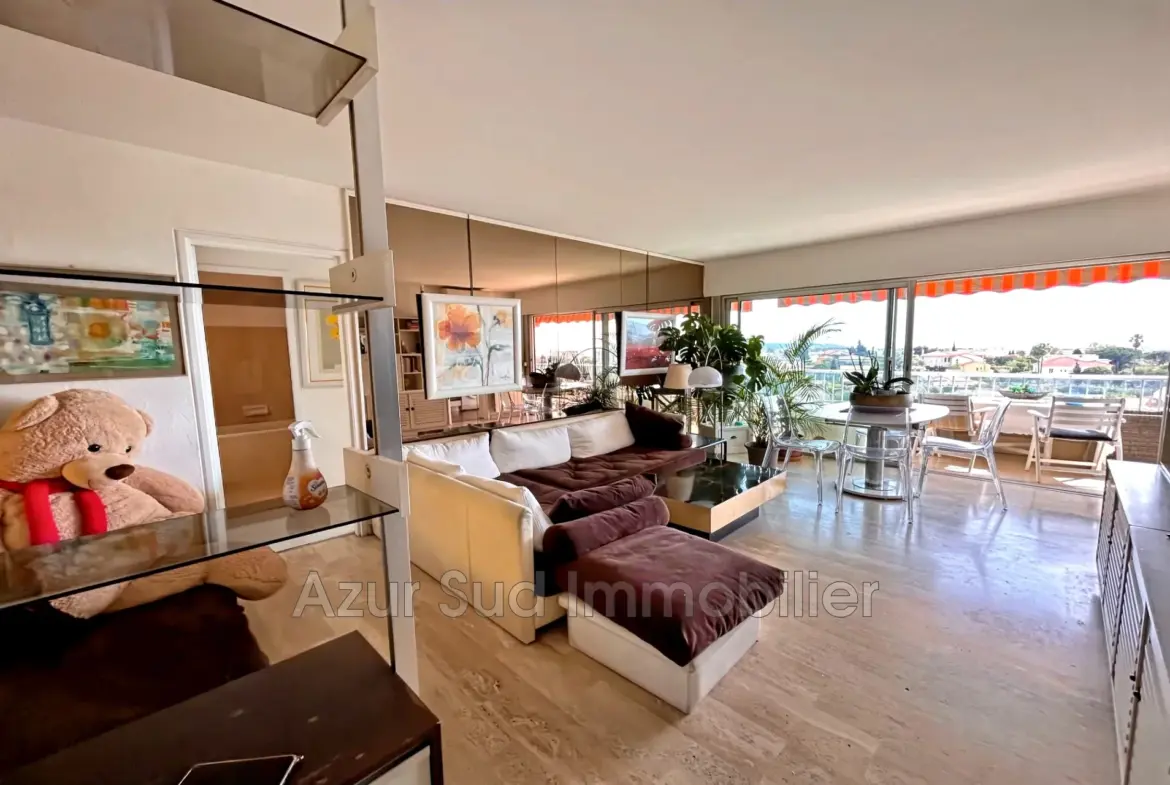 À vendre appartement 2 pièces avec vue mer à Antibes Badine 