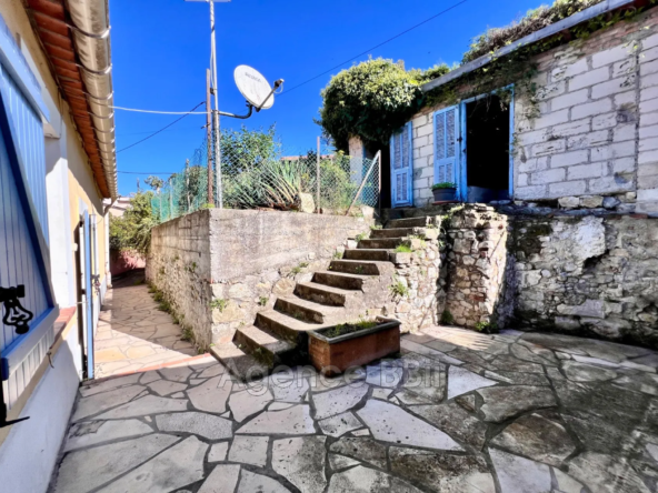 A vendre maison 4 pièces avec jardin et garage à Blausasc