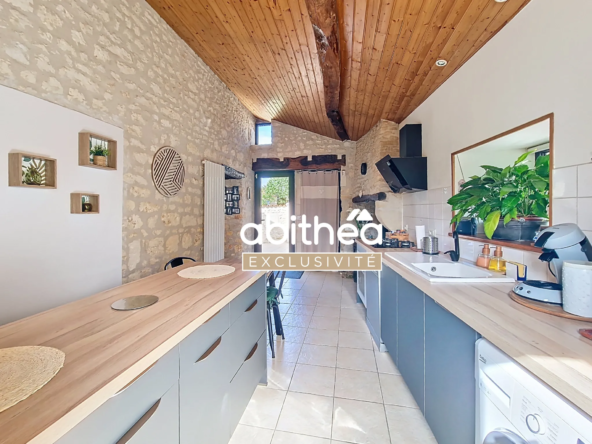 Maison charentaise rénovée avec 3 chambres, jardin clos, proche Pons et Gémozac