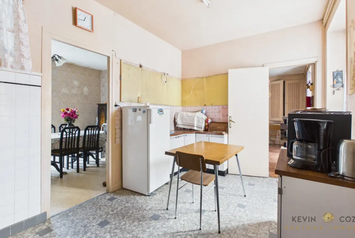 Appartement à rénover avec jardin de 543 m2 et grand potentiel en centre-ville de St Germain Les Corbeil 