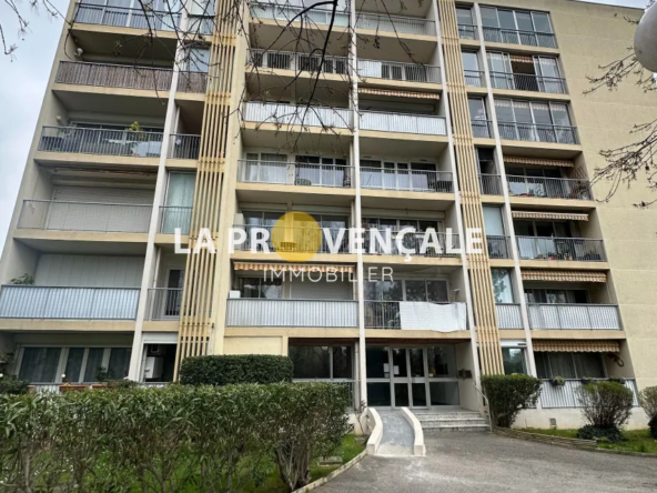 Studio à vendre à Aubagne - Centre-ville avec terrasse et cave