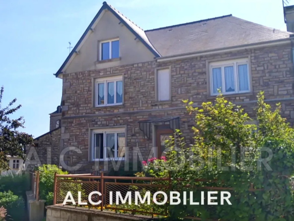 Maison de Bourg à Rénover de 126 m² avec Terrain à La Pallu