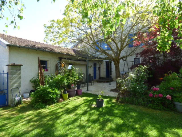 Maison ancienne rénovée de 200 m² avec jardin et terrasse proche de Vaucouleurs