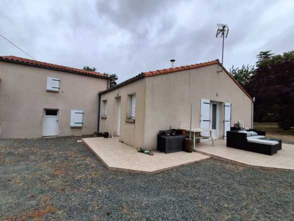 Maison à vendre de 94,35 m² avec terrain de 1241 m² à Les Herbiers