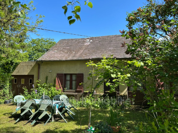 Petite maison à rénover à Feuquières avec garage et dépendances - 650 m²
