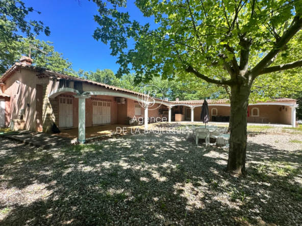 Maison à rénover avec grand potentiel à Saint-Maximin-la-Sainte-Baume
