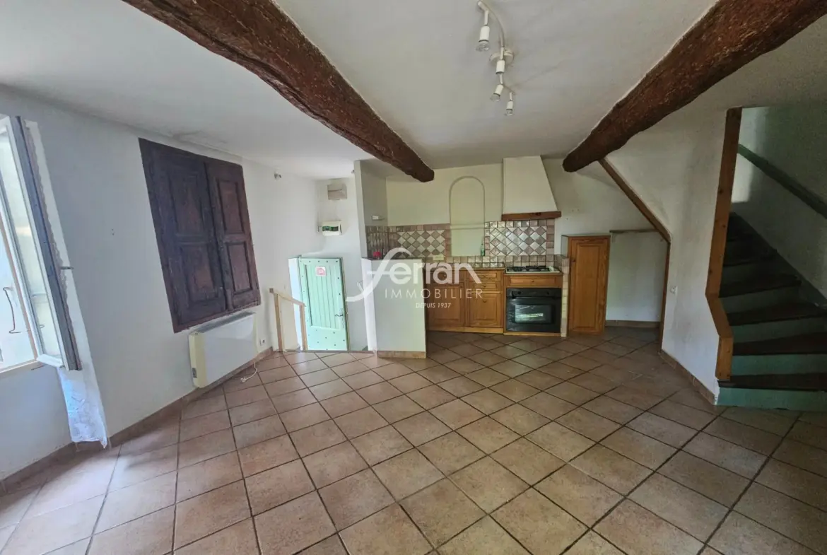 Maison de village à vendre avec terrasse et cave à Les Arcs-sur-Argens 