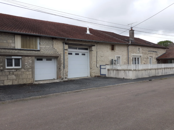 Vente ancienne ferme rénovée avec dépendances et terrain de 3328 m² à Gillancourt
