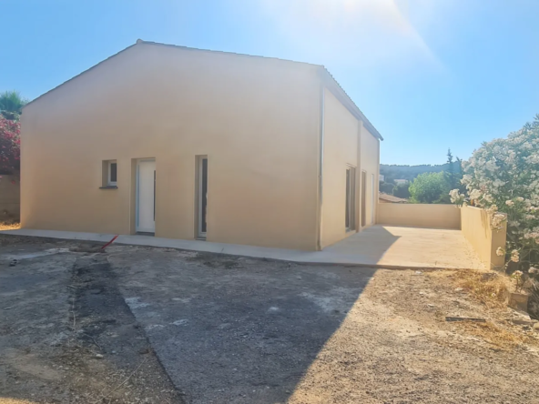 Maison à rénover à Narbonne dans le massif de la Clape avec vue et terrasse